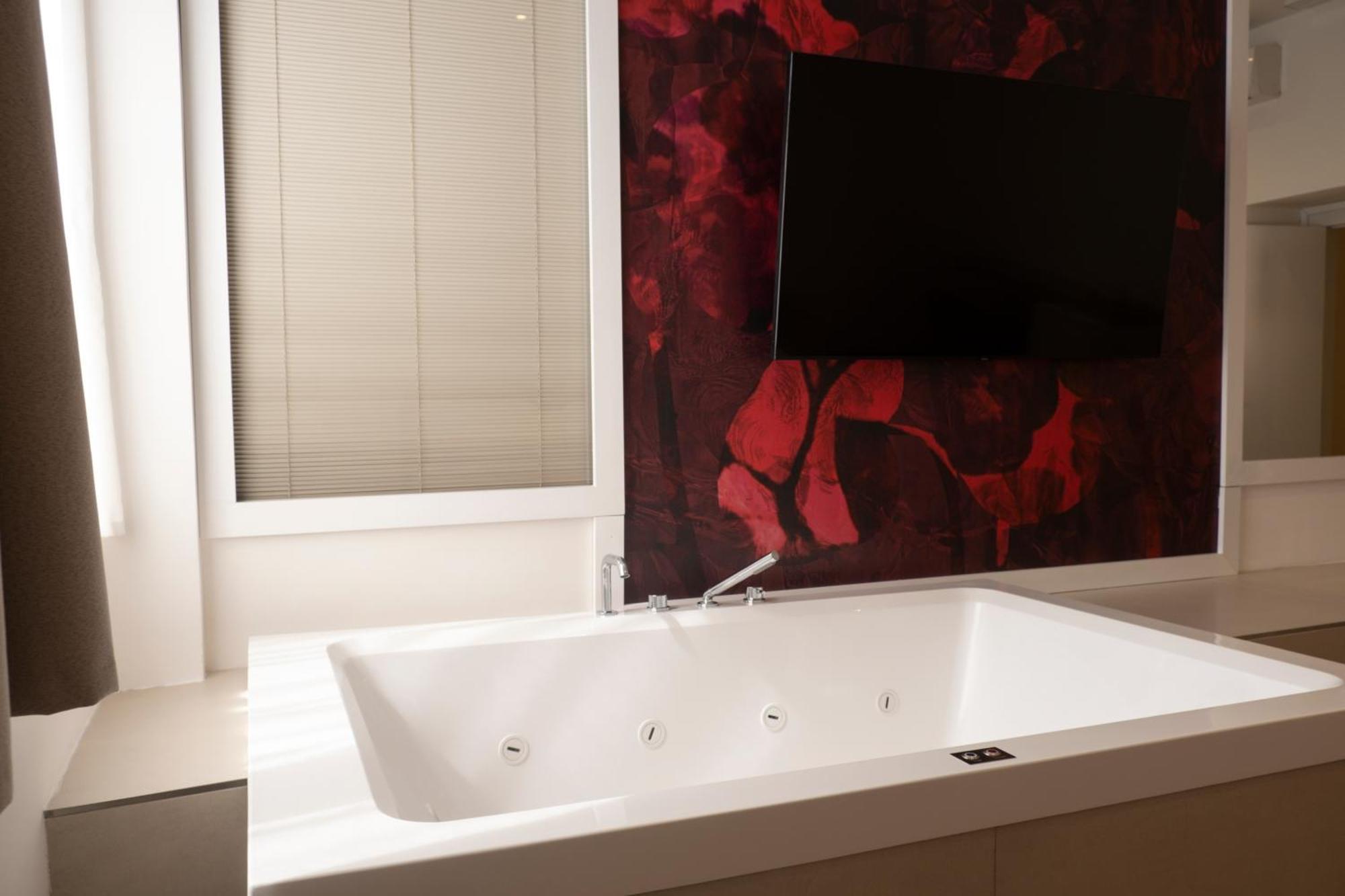 Monumental Luxury Rooms Caserta Buitenkant foto