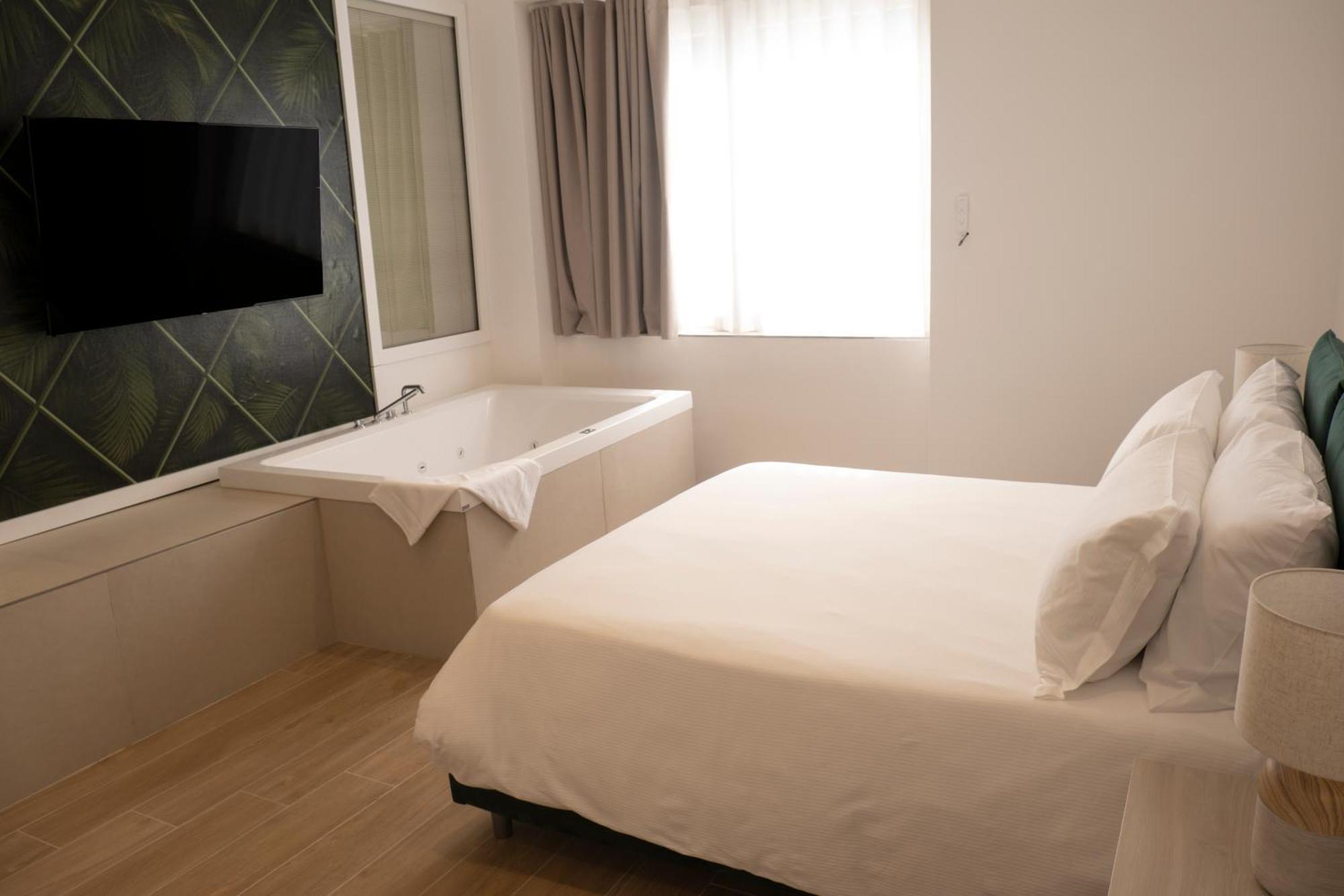 Monumental Luxury Rooms Caserta Buitenkant foto