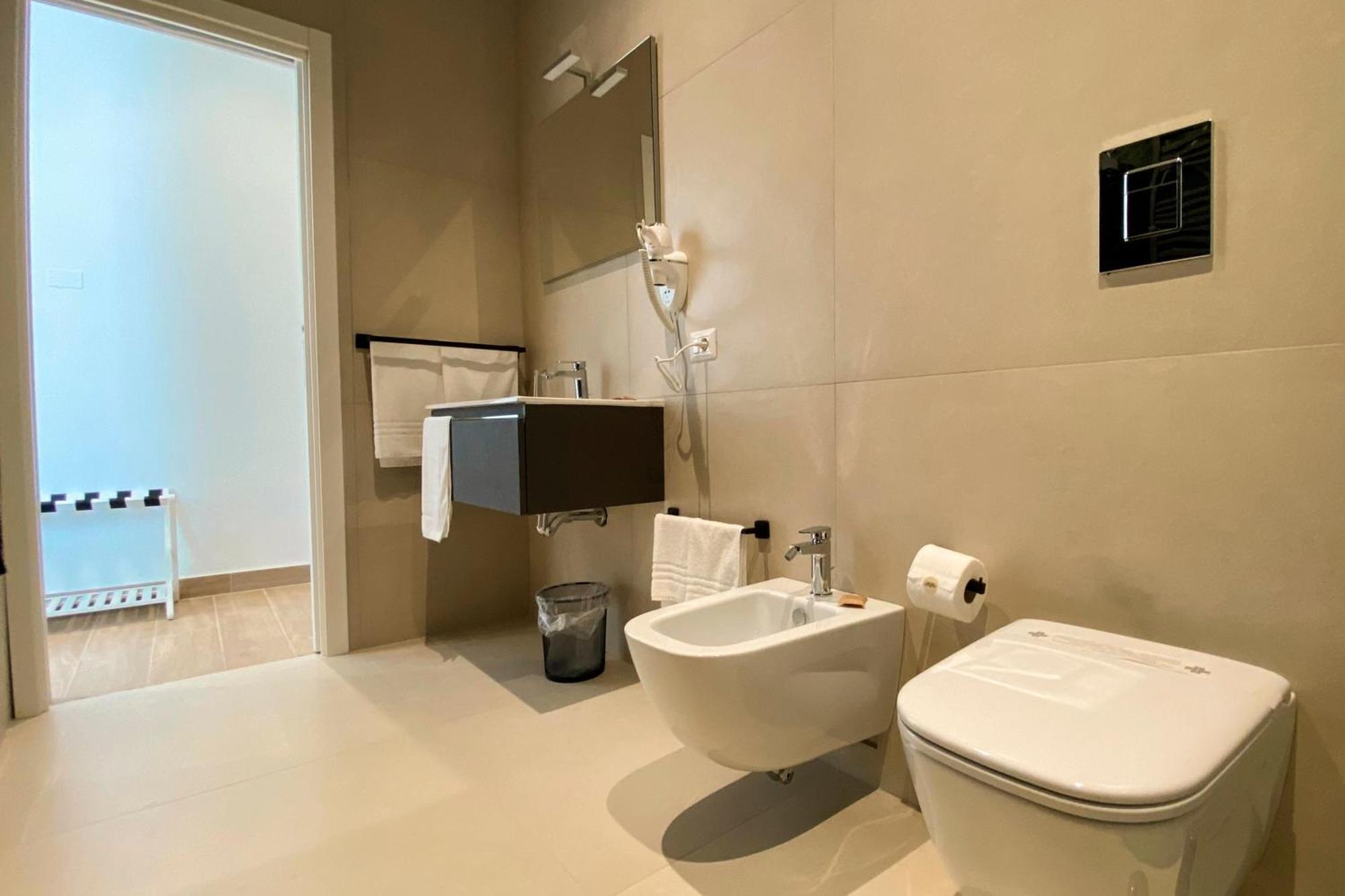 Monumental Luxury Rooms Caserta Buitenkant foto