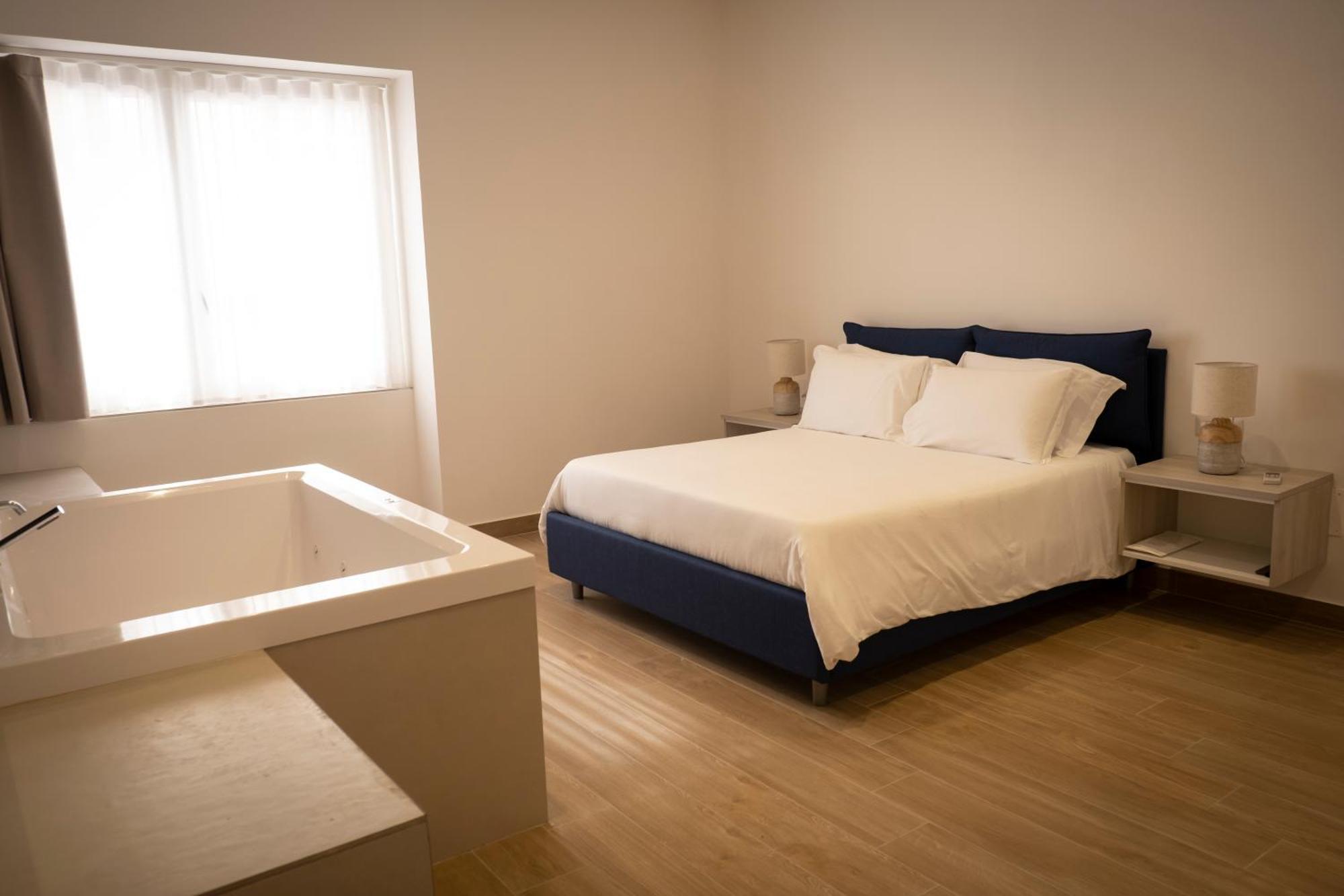 Monumental Luxury Rooms Caserta Buitenkant foto