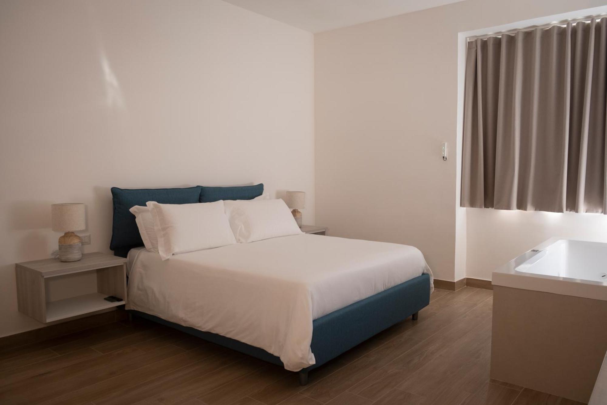 Monumental Luxury Rooms Caserta Buitenkant foto